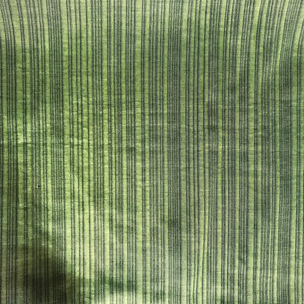 grüner Dekostoff mit lila Faden