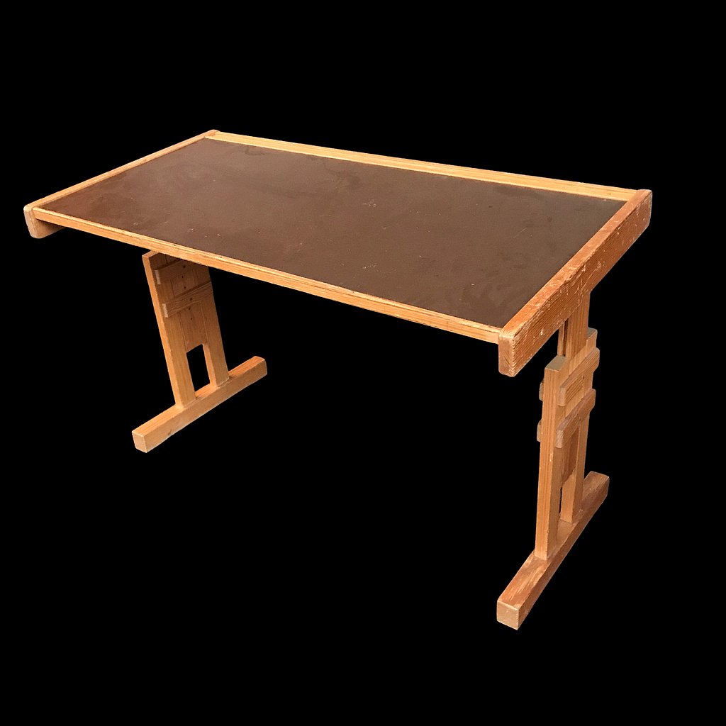 Höhenverstellbarer Schultisch aus Holz