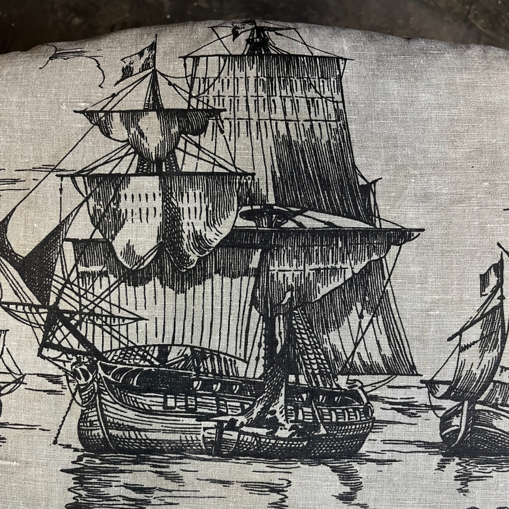 Barock-Fußhocker mit Seefahrtmotiv
