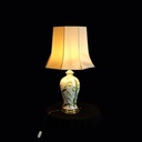 Tischlampe mit Porzellanfuß