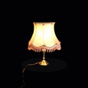 Tischlampe mit rosa Schirm