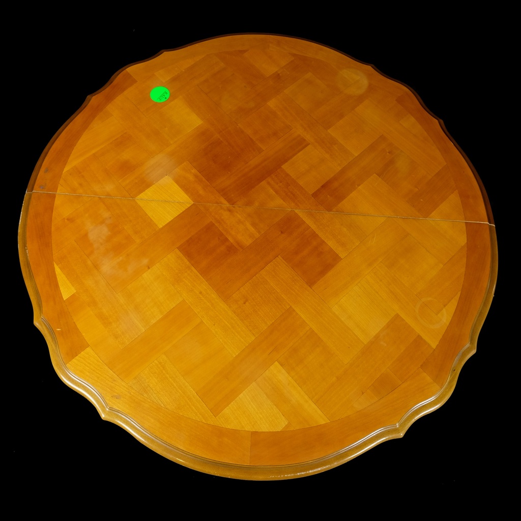 Esszimmertisch aus Holz