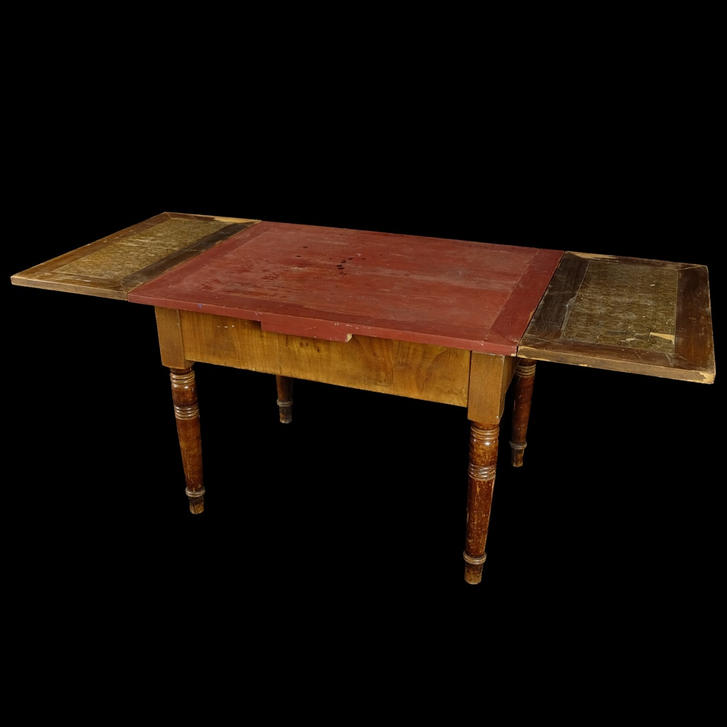 Esstisch aus Holz