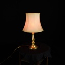 Tischlampe mit hellem Schirm