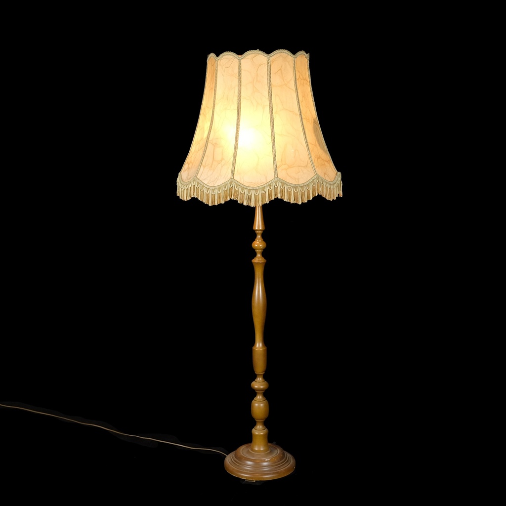 Stehlampe klassisch, mit Fransen