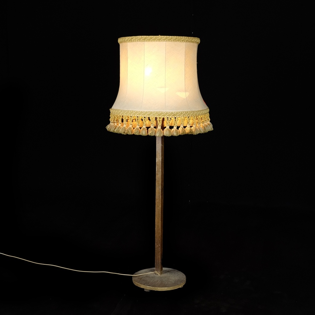 Stehlampe klassisch mit dicken Bommeln