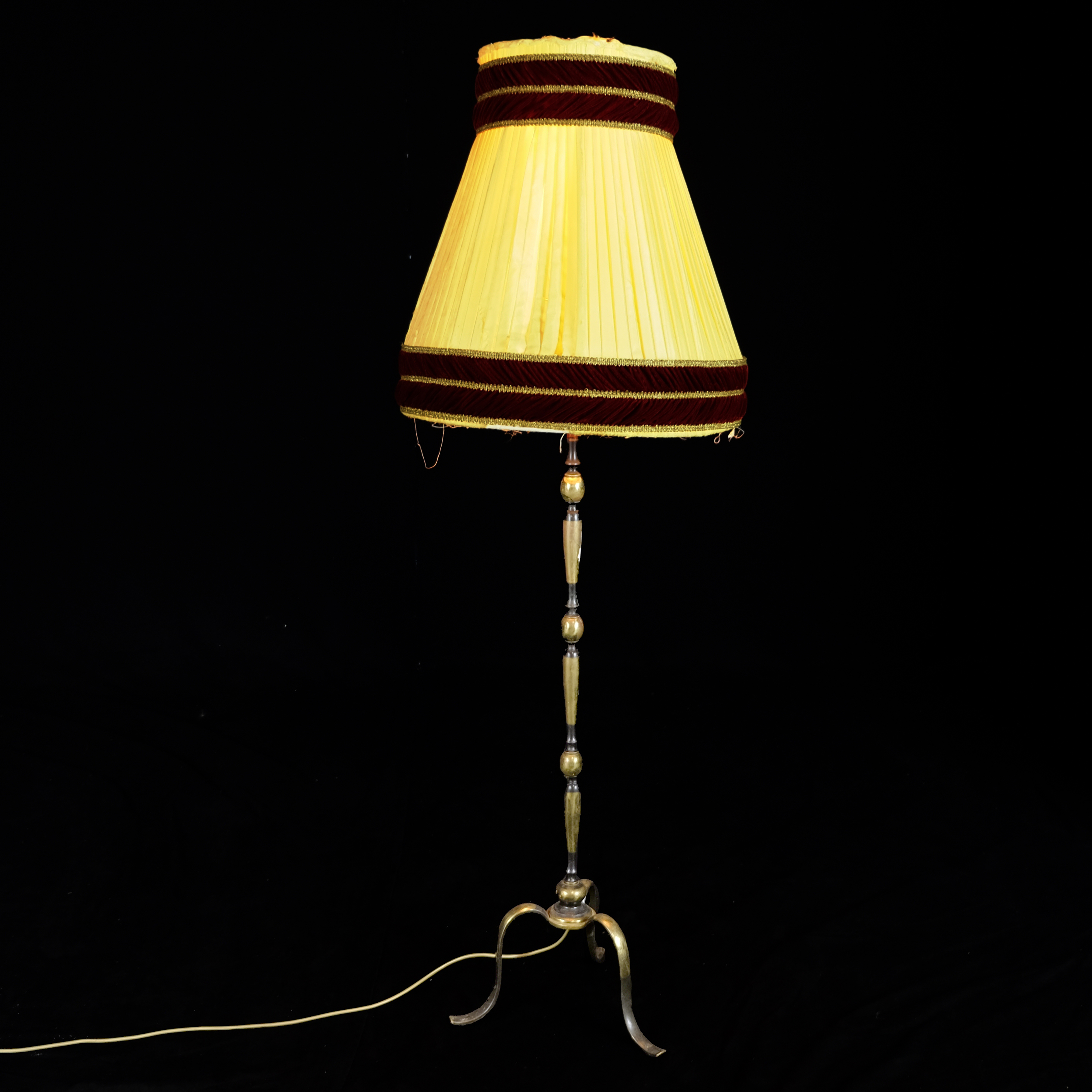 Stehlampe klassisch, beige Plissee mit roter Borte