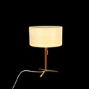Tischlampe mit hellem Schirm