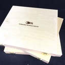 Holzboxen mit goldenem Verschluss