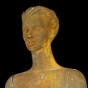weibliche Schaufensterpuppe mit Rostpatina