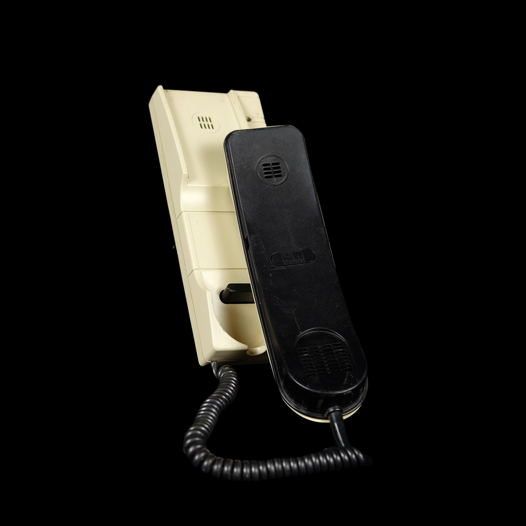 weißes Türtelefon