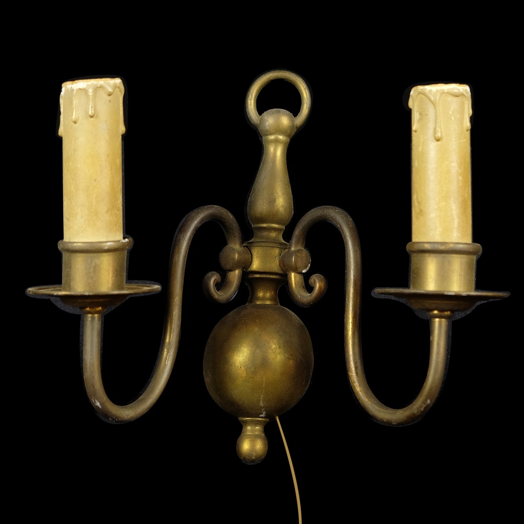 zweiarmige Wandlampe aus Messing