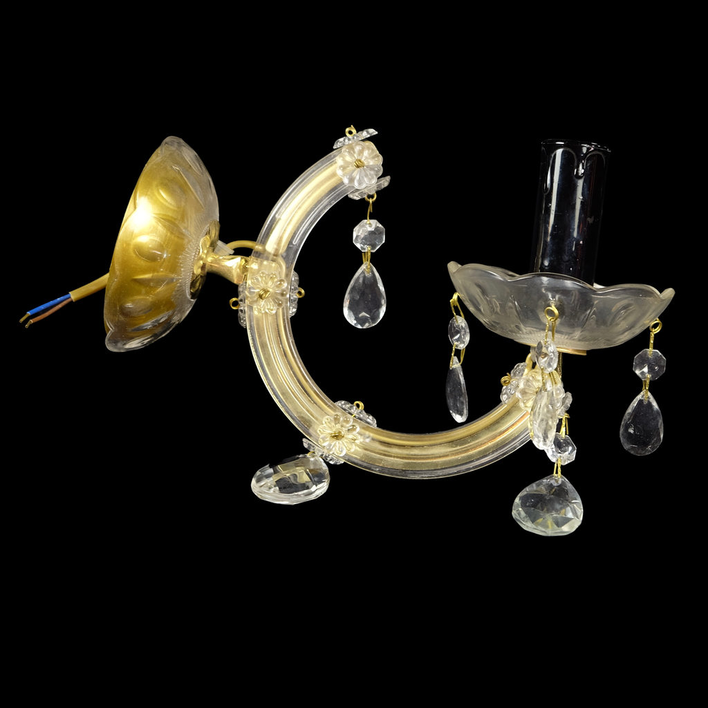 einarmige Wandlampe mit Plexiglasverzierungen