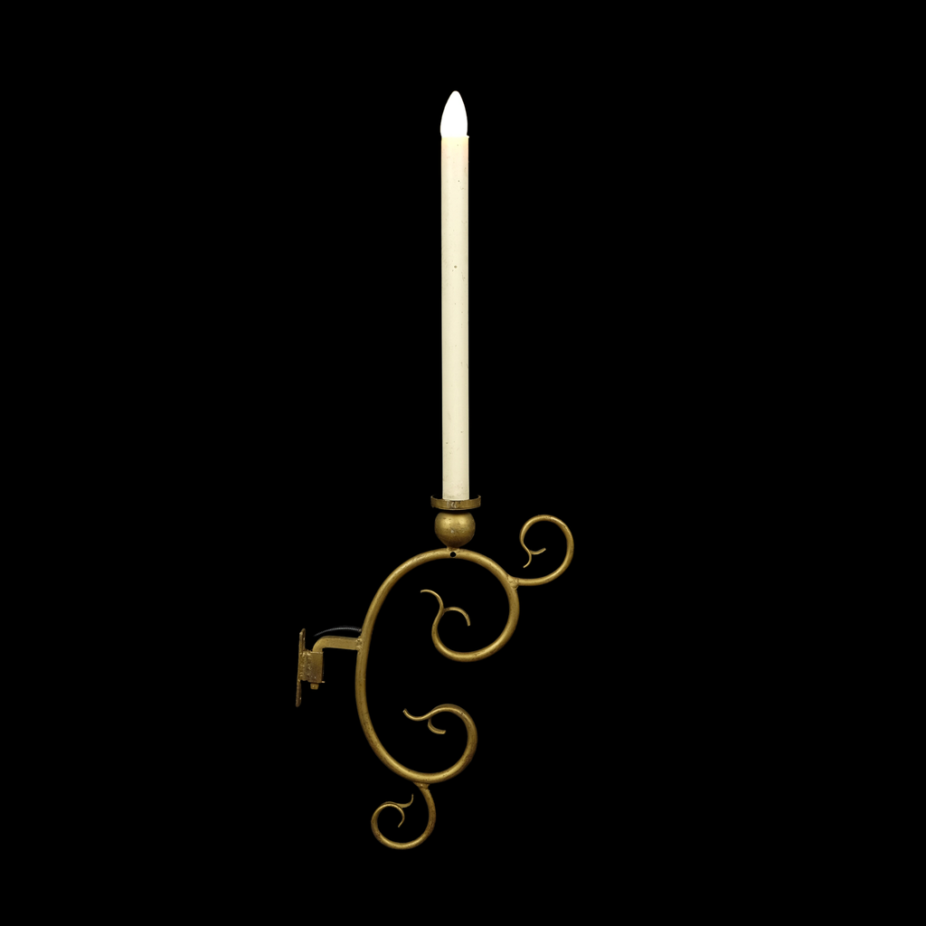 große einarmige Wandlampe aus Messing