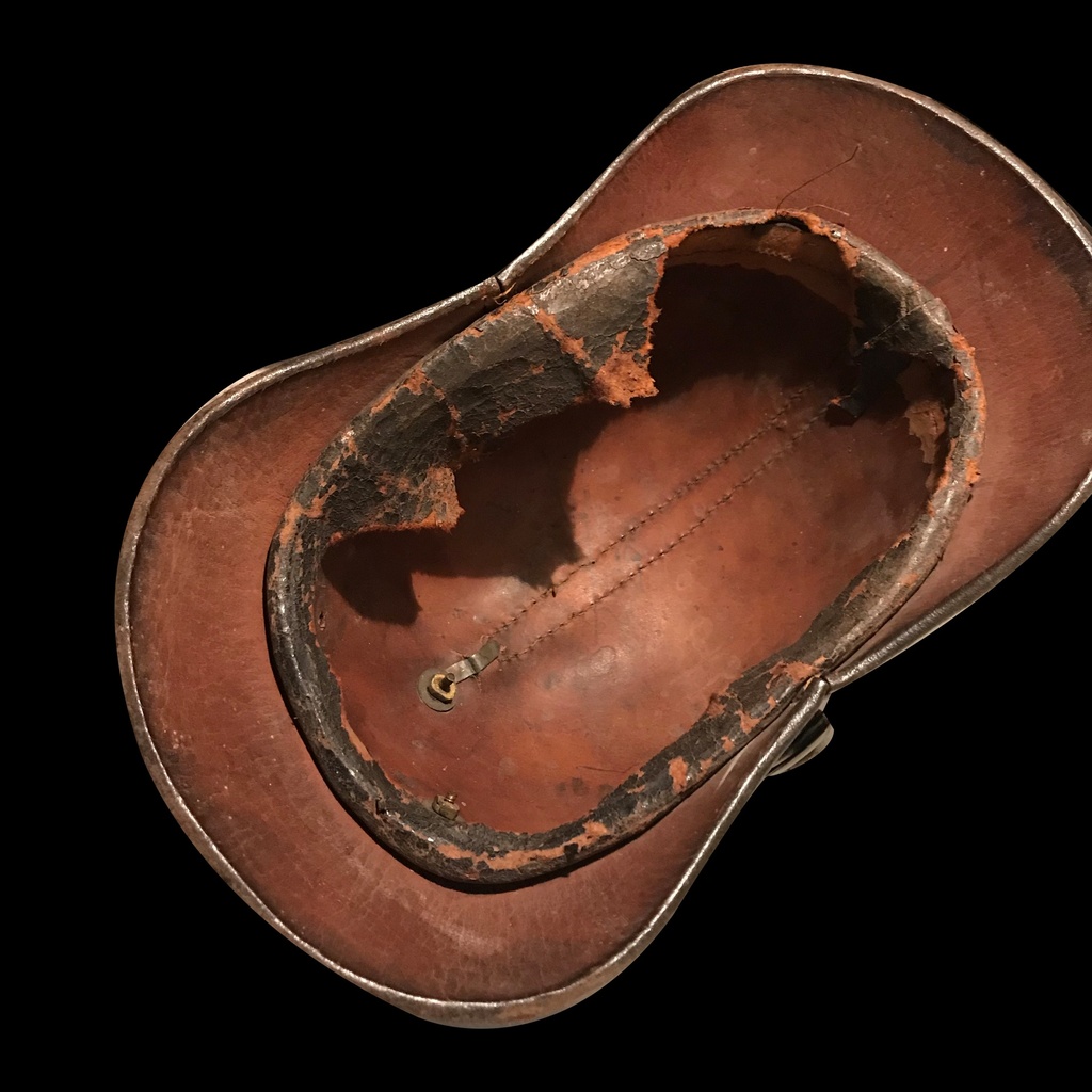 alter Feuerwehrhelm um 1900