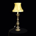 Tischlampe mit hellem Schirm