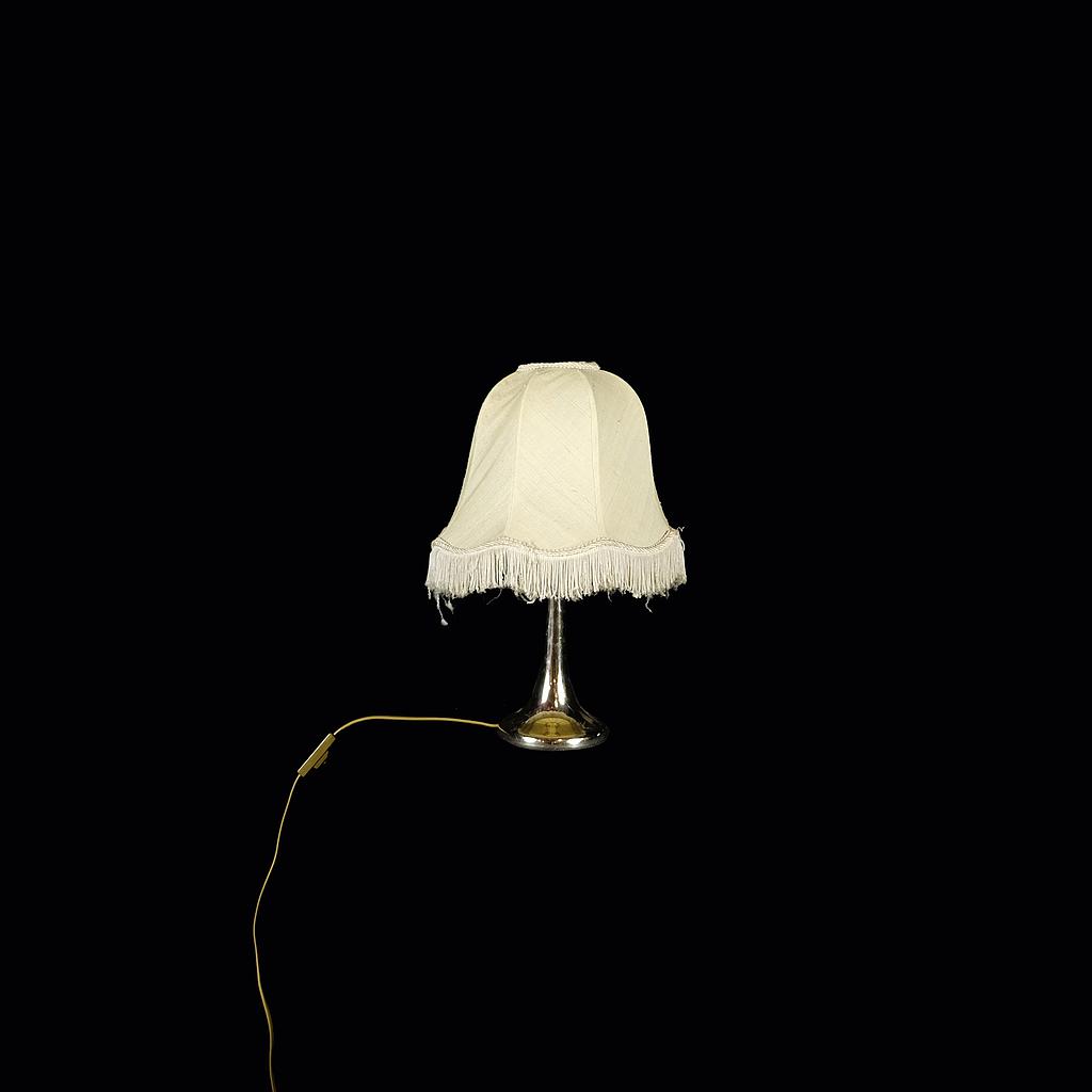 Tischlampe mit Glockenschirm