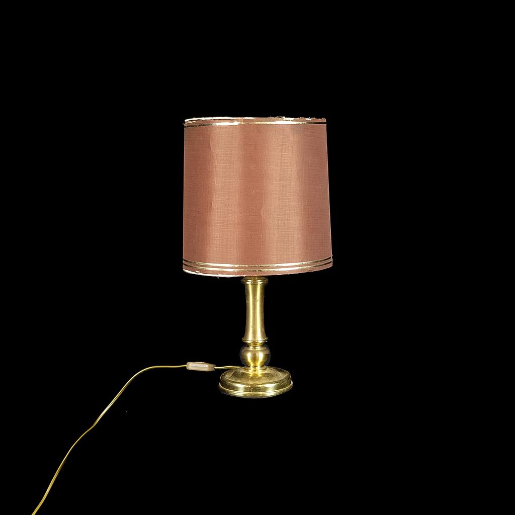 Tischlampe mit braunem Schirm
