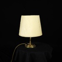 Tischlampe mit hellem Schirm