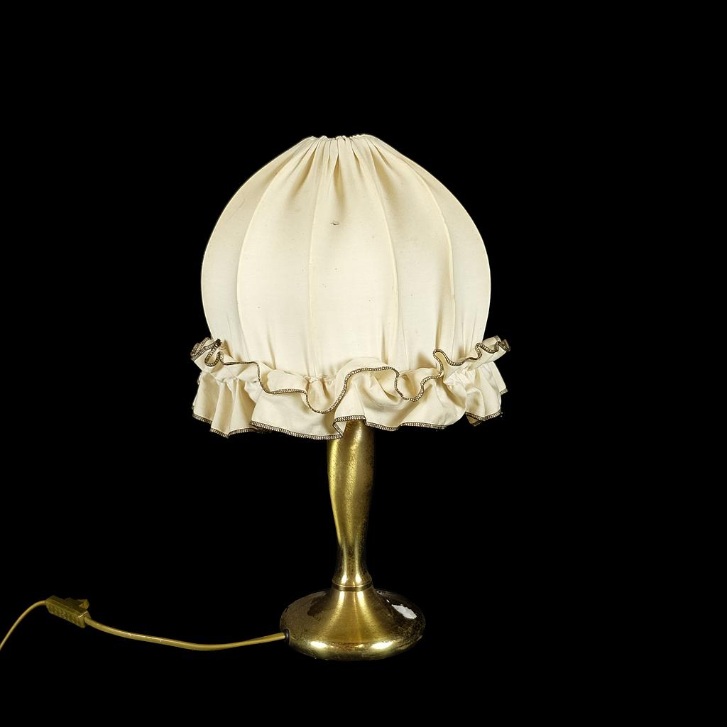 Tischlampe mit Rüschen