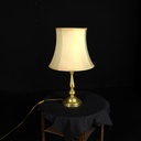 Tischlampe mit hellem Schirm