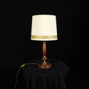 Tischlampe mit hellem Schirm