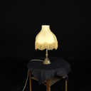Tischlampe mit langen Fransen