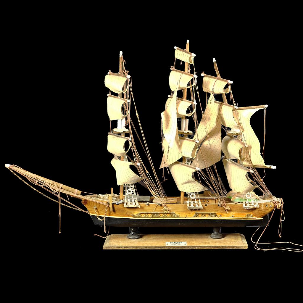 mittleres Schiffsmodell "Fragata"