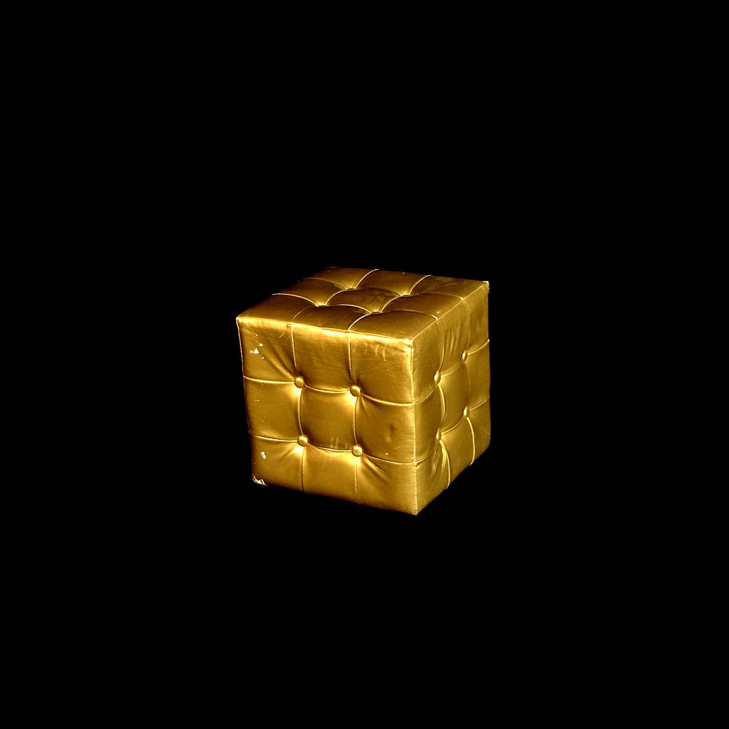 Miete von goldener Sitzwürfel