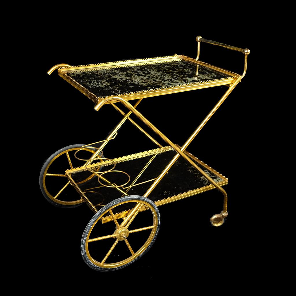 goldener Servierwagen mit Glasplatten