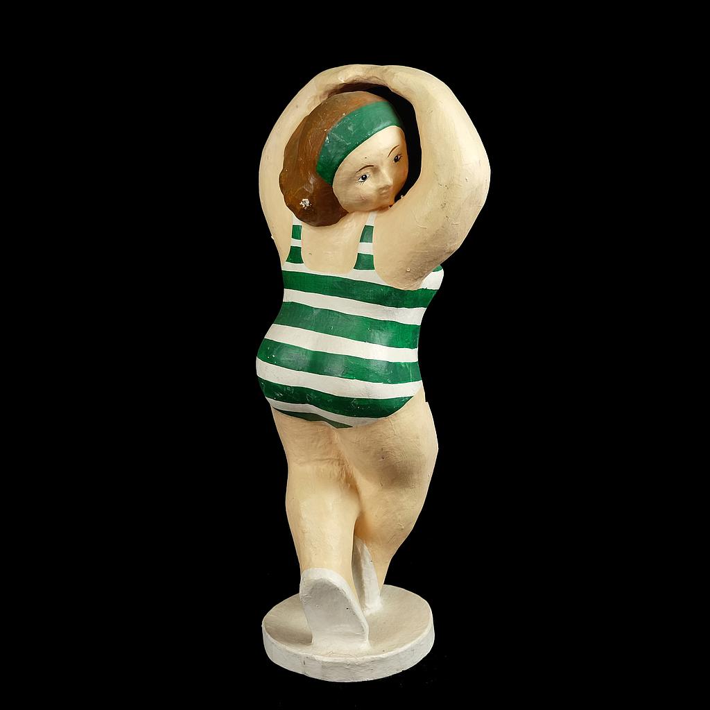 Pappmache-Figur Sportlerin