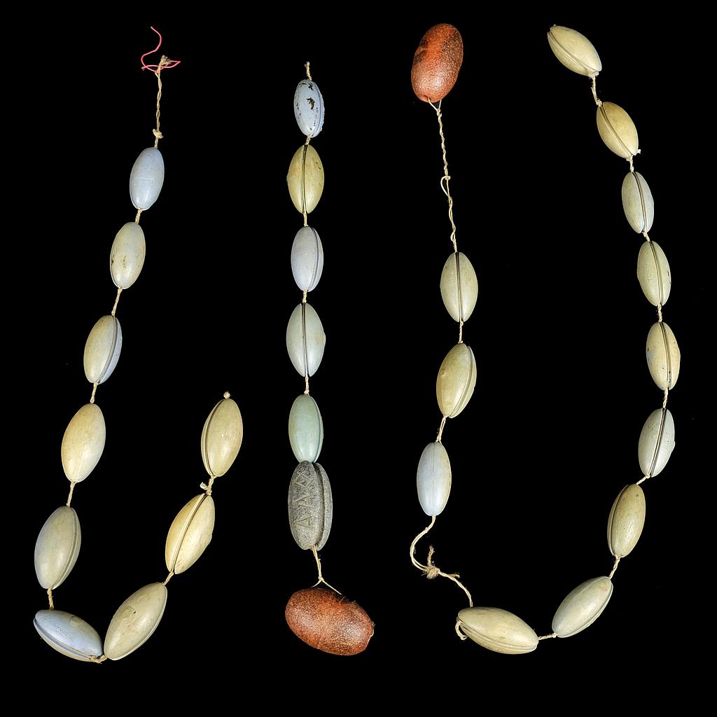 3 Ketten mit Schwimmkörpern