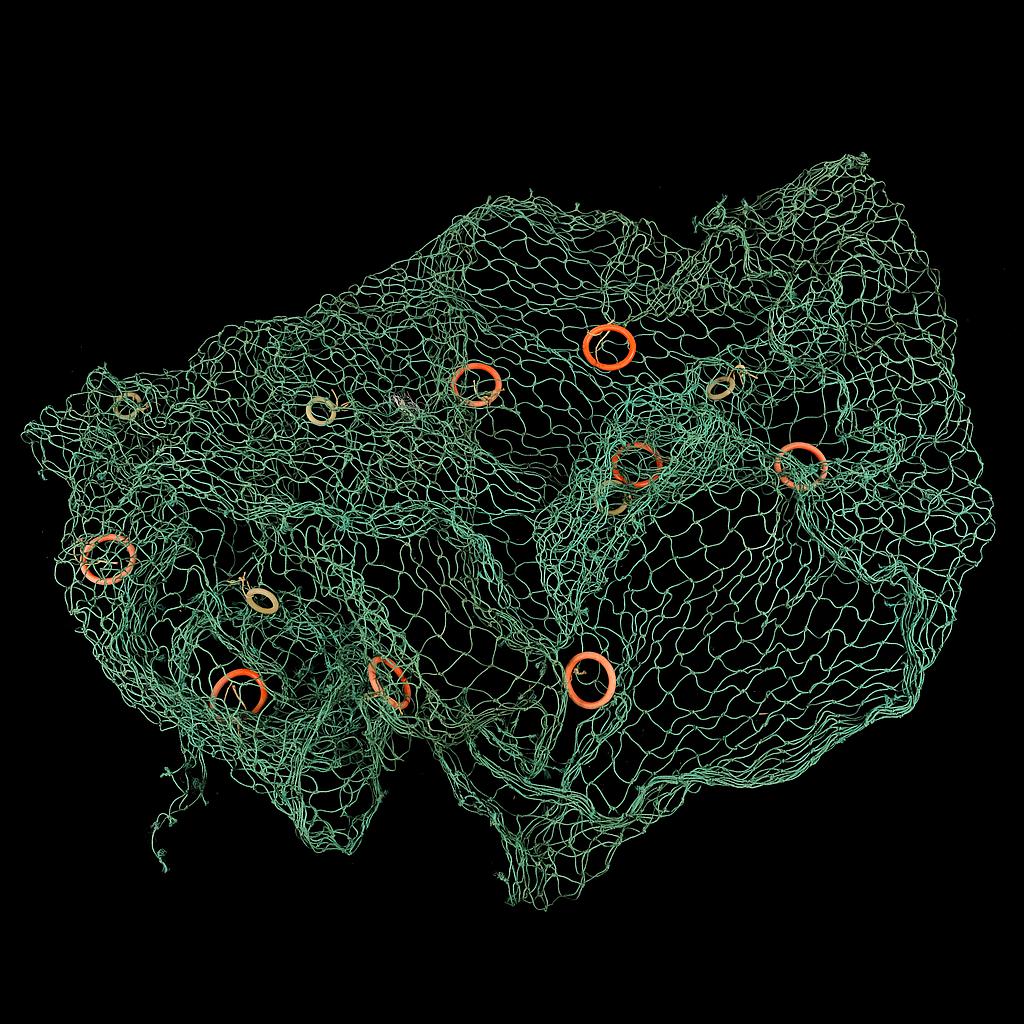 grünes Fischernetz mit Schwimmern