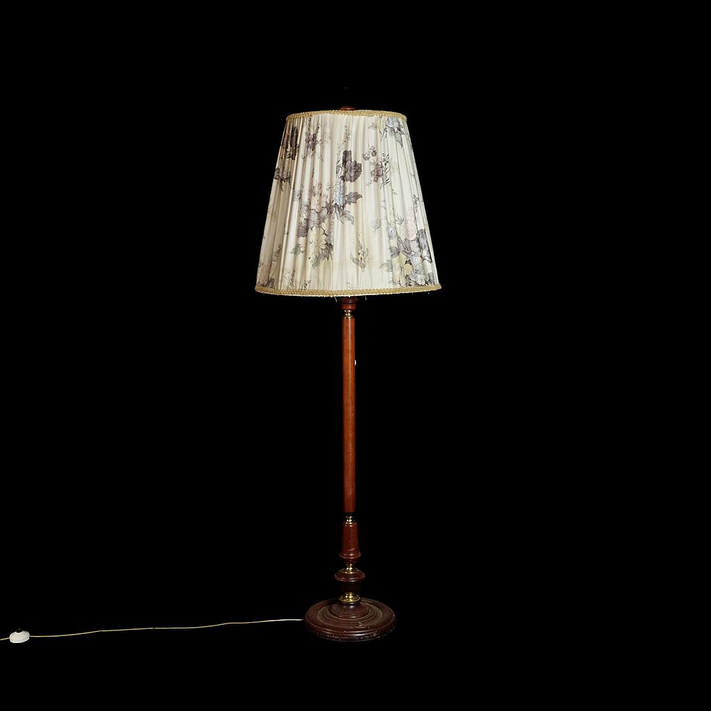 Stehlampe, klassisch mit Blumenmuster