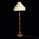 Stehlampe mit hellem, kurzem Schirm