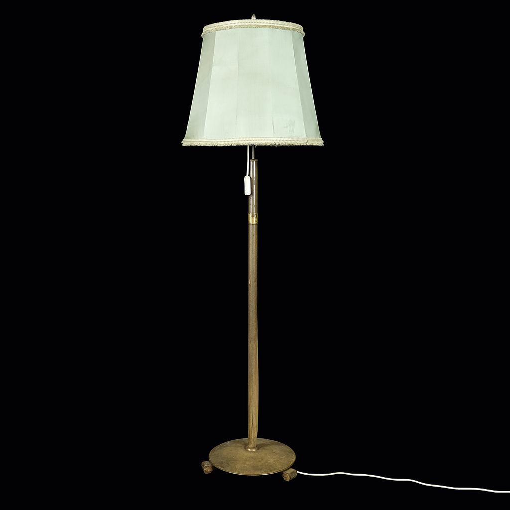 Stehlampe mit mintfarbenem Schirm