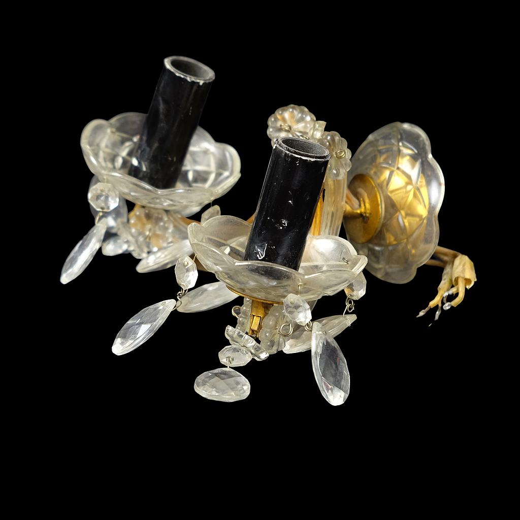 zweiarmige Wandlampe mit Plexiglasverzierungen