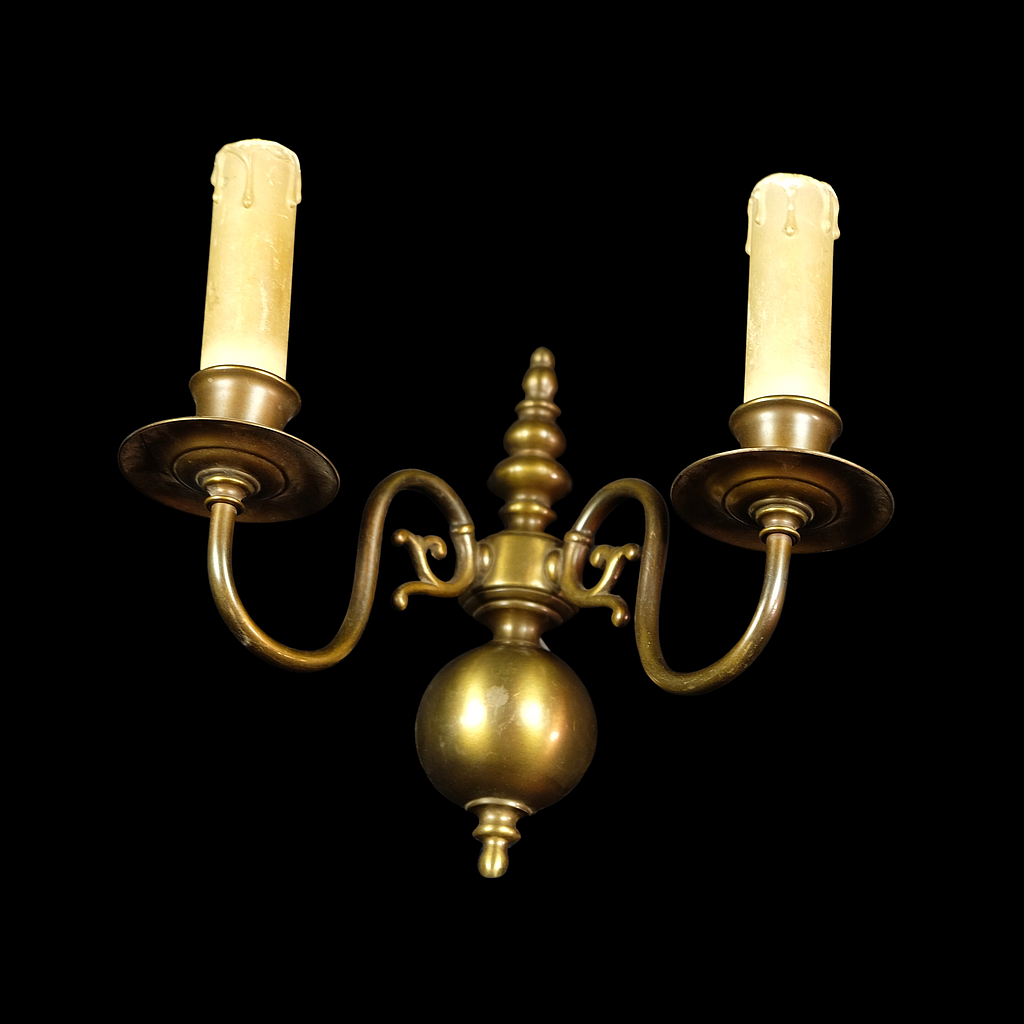 zweiarmige Wandlampe aus Messing