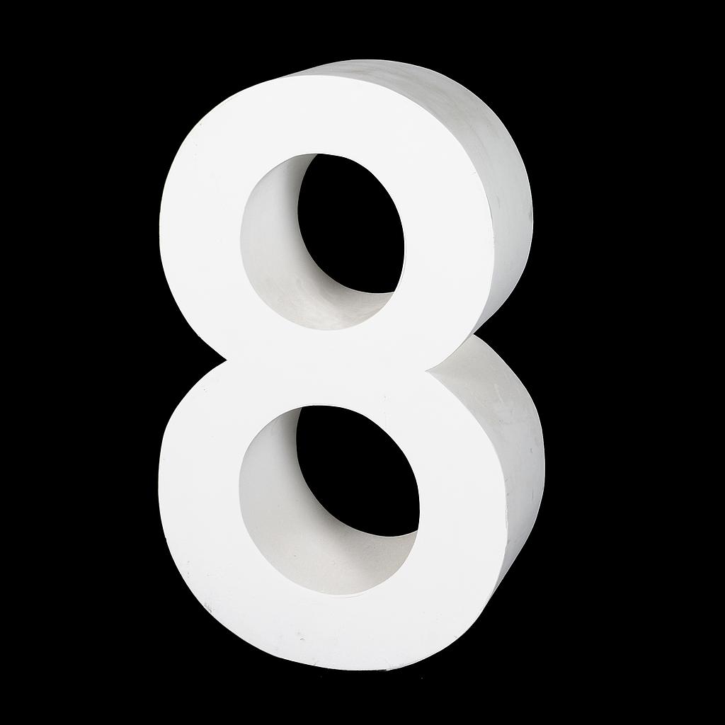 große, weiße Zahl &quot;8&quot; aus Holz