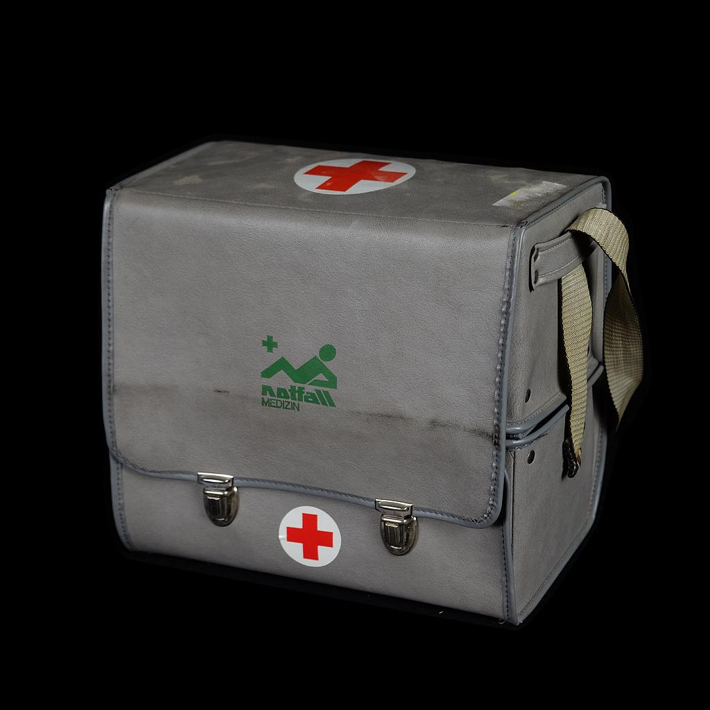 alter Erste-Hilfe Tasche