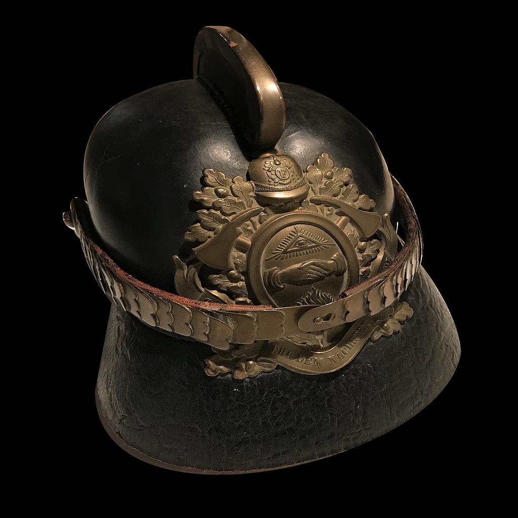 alter Feuerwehrhelm um 1900