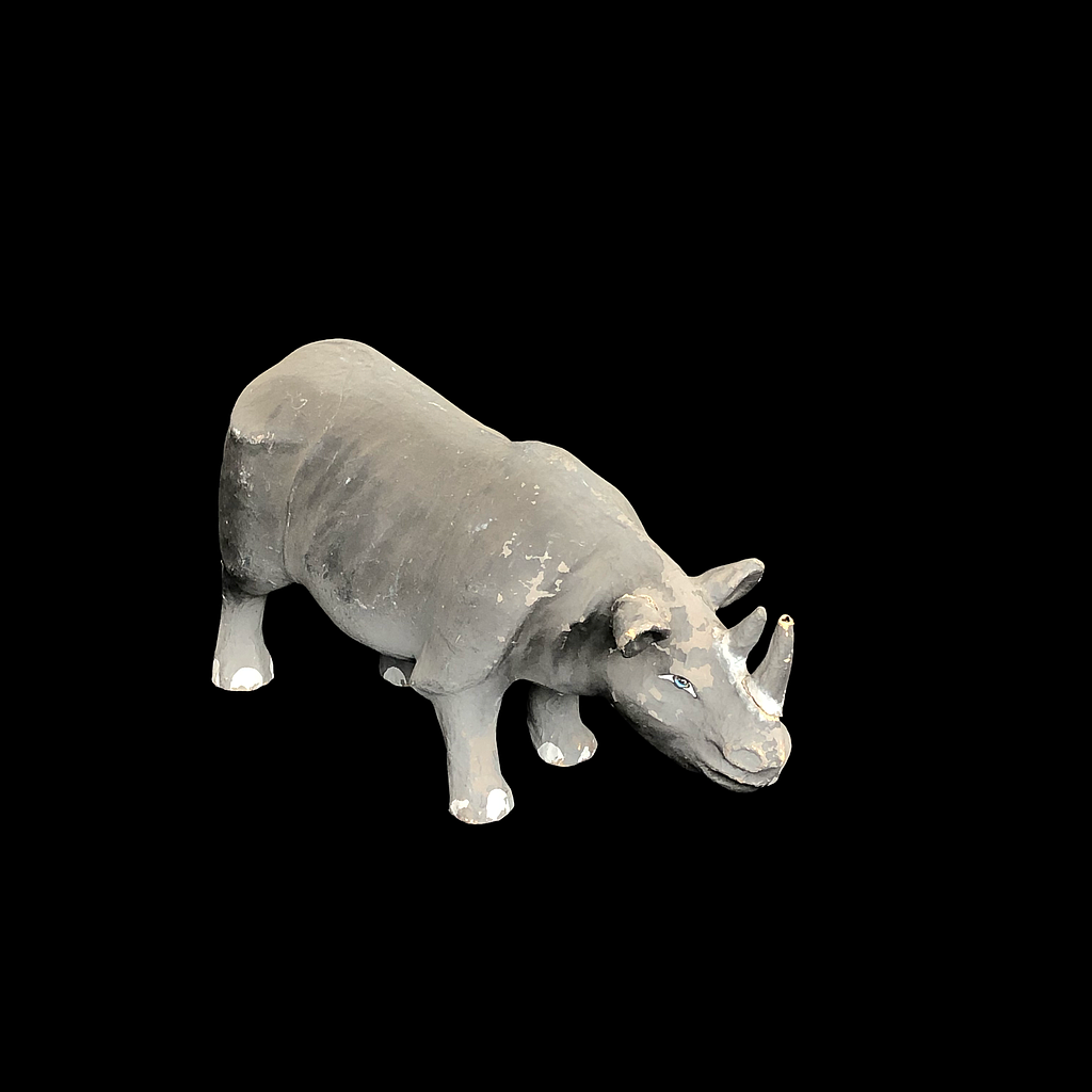 graues Nashorn aus Pappmaché