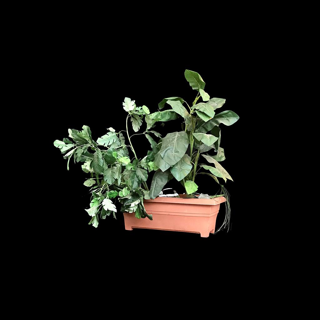 Künstliche Pflanze im Blumenkasten