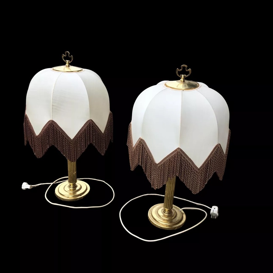 Miete - Tischlampe mit Fransen