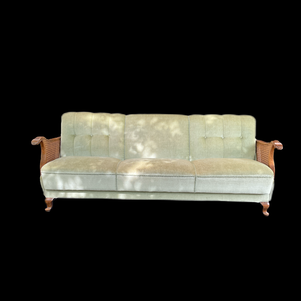 Sofa Samt hellgrün und Rattan
