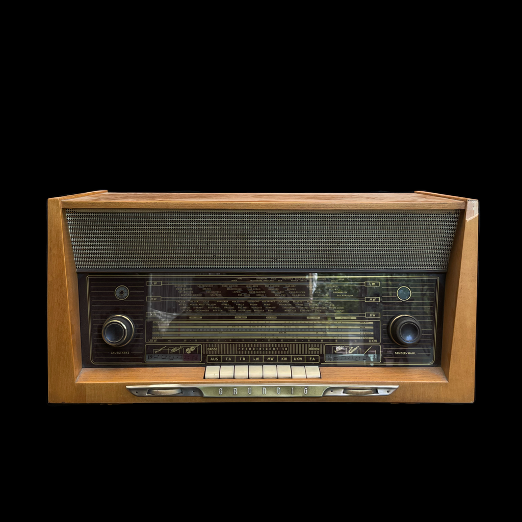 Braunes Röhrenradio 50er
