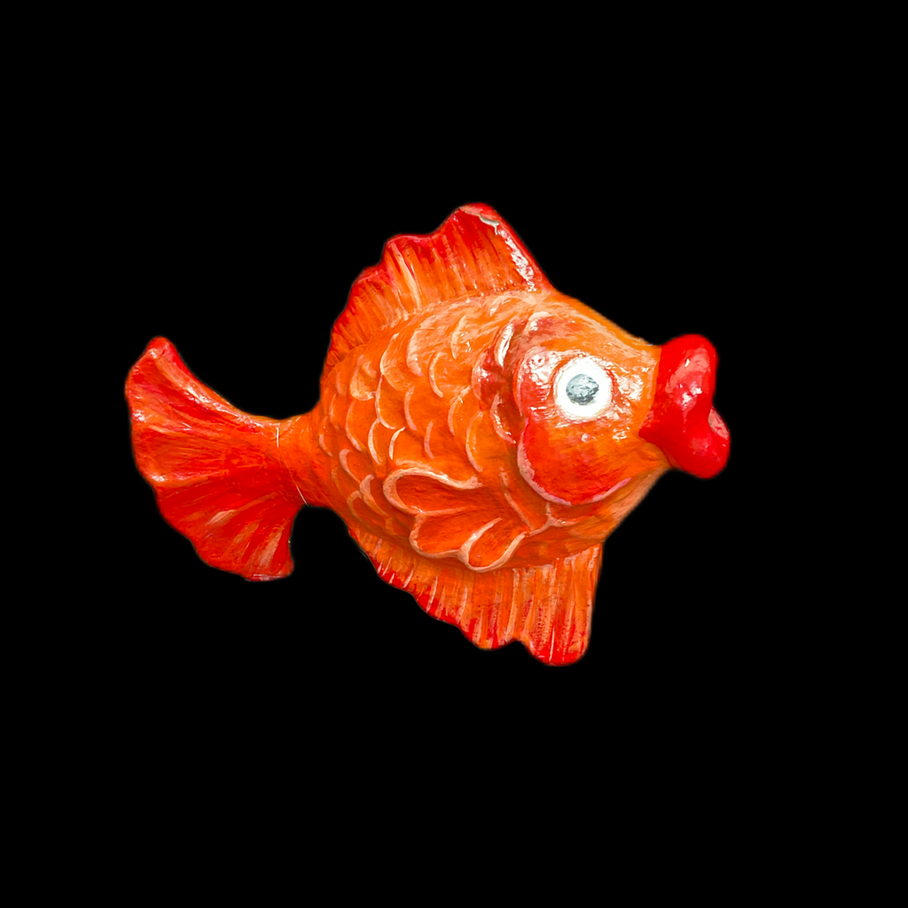 Roter Fisch aus Pappmache