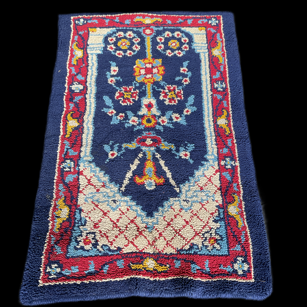 Miete - Blauer Teppich mit Blumen
