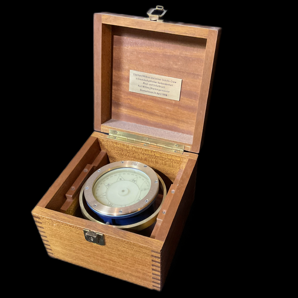 Marinechronometer in Holzschatulle