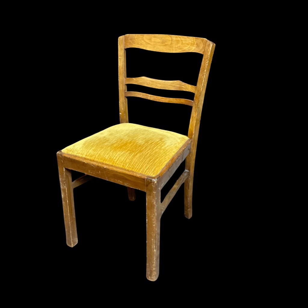 Küchenstuhl mit senfgelber Sitzfläche 